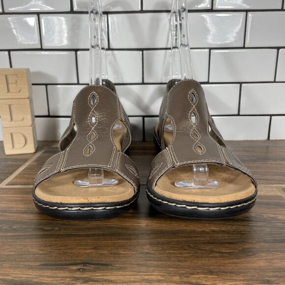 Clarks Leisa Lakelyn Womens 8 Wide Shoes Pewter Metallic Leather Comfort Sandal - Picture 2 of 13
